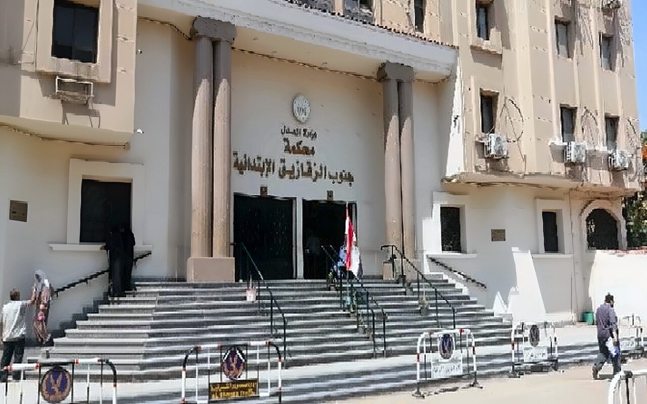 اليوم.. جنايات الزقازيق تنظر محاكمة شاب متهم بإشعال النيران في جارته