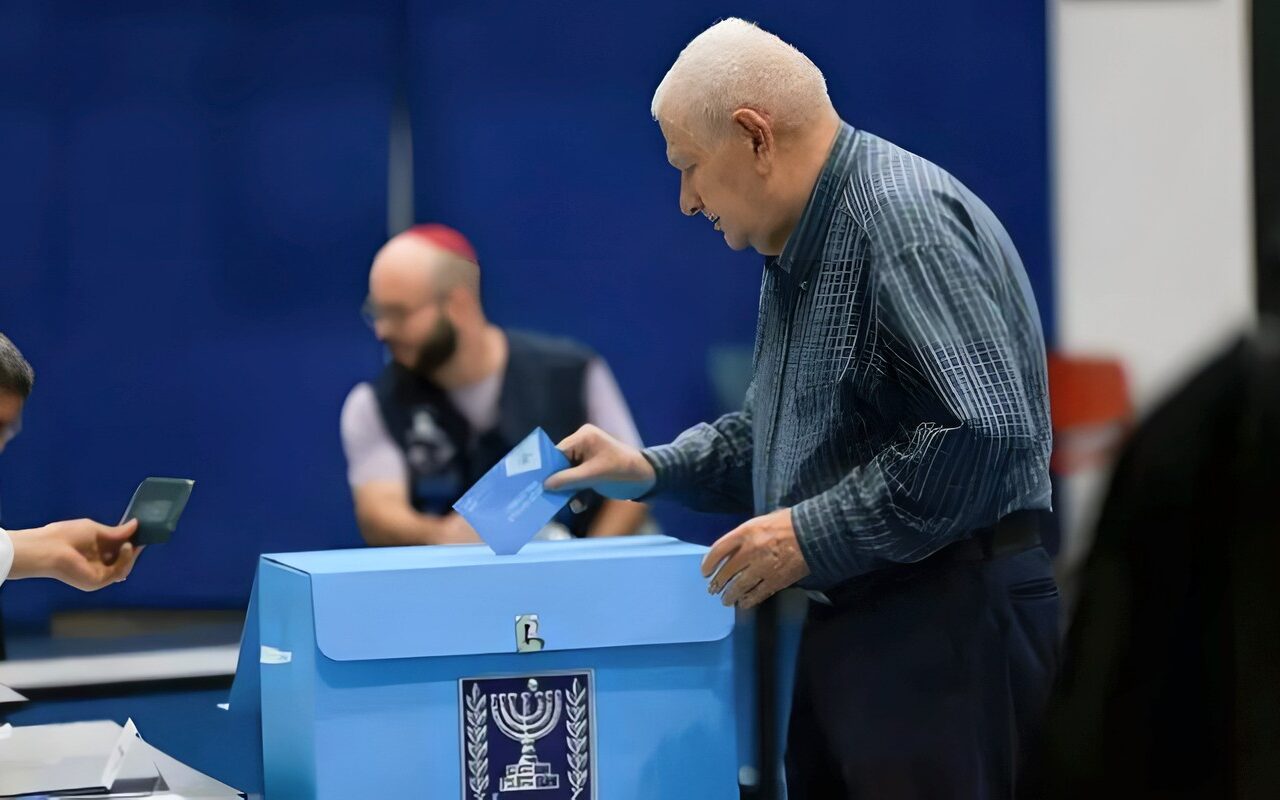 رئيس لجنة الانتخابات الإسرائيلية يأمر بالتحقيق في تمويل خارجي محتمل للتأثير على الانتخابات