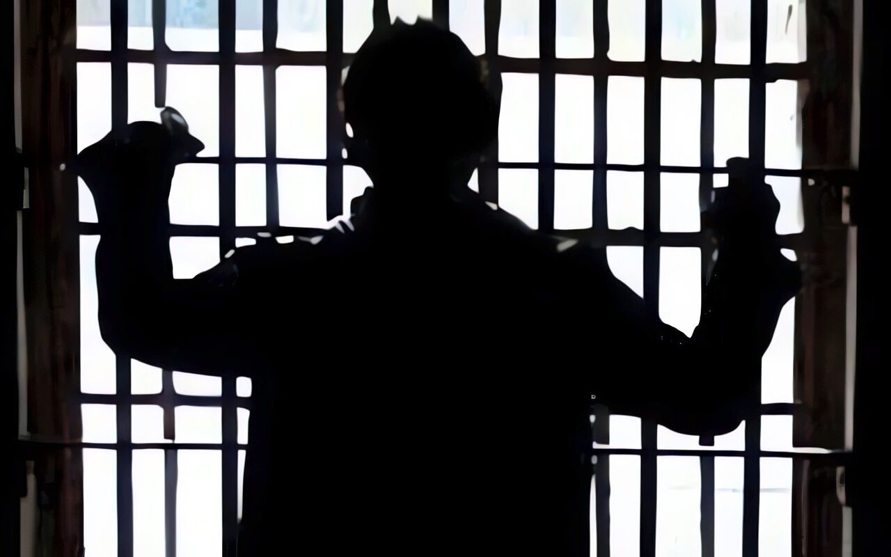 الحبس سنة وغرامة 10 آلاف جنيه لمتهم بالاتجار في المخدرات بالمطرية