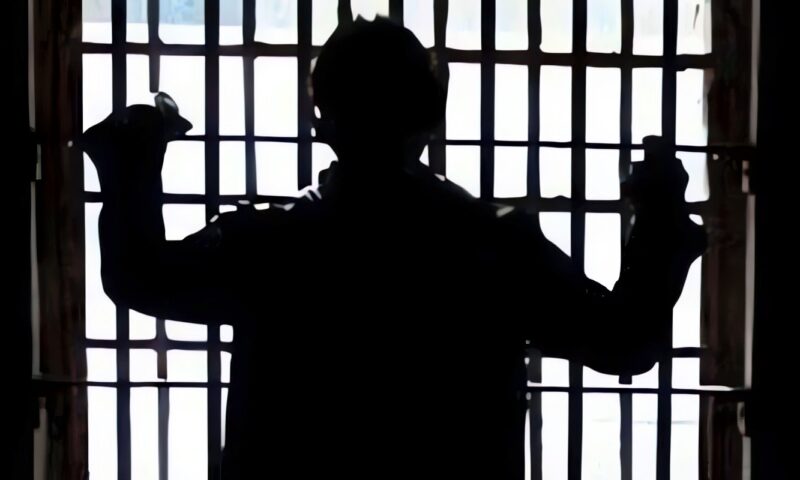 الحبس سنة وغرامة 10 آلاف جنيه لمتهم بالاتجار في المخدرات بالمطرية