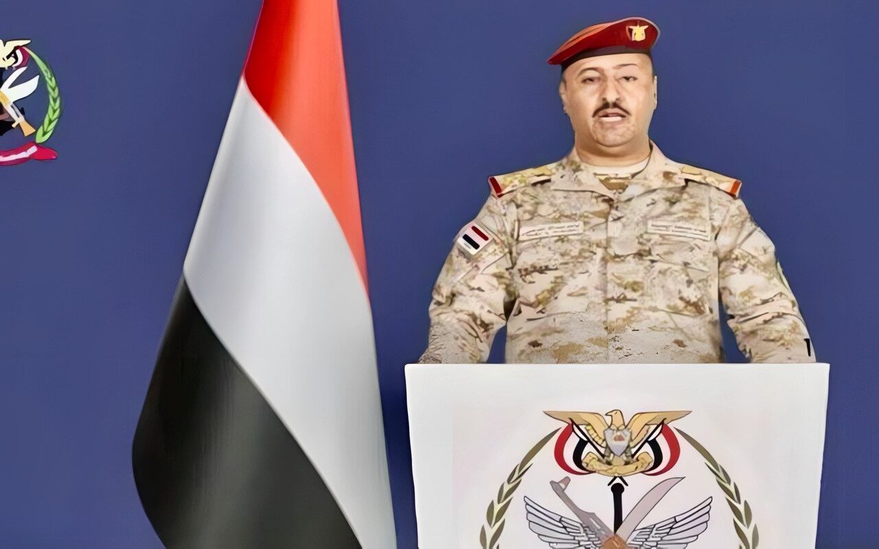 متحدث القوات المسلحة اليمنية: ميليشيا الحوثي استهدفت مطاري عدن والريان بصواريخ باليستية