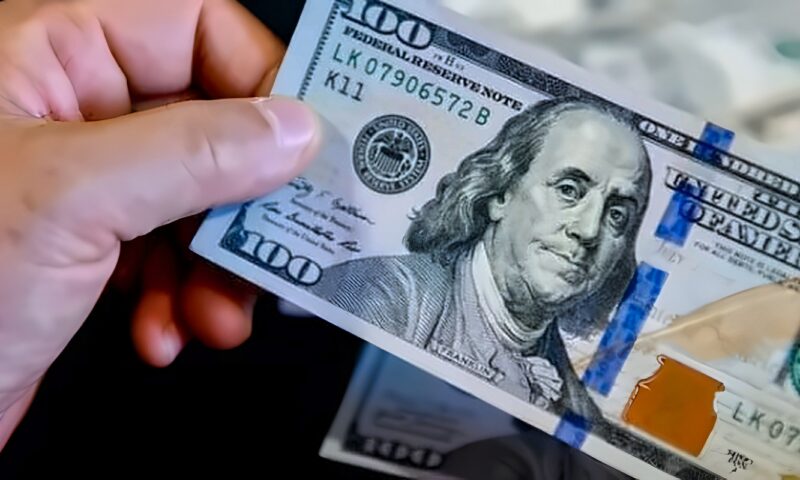 الدولار يواصل الارتفاع أمام الجنيه وسط استمرار توترات الشرق الأوسط