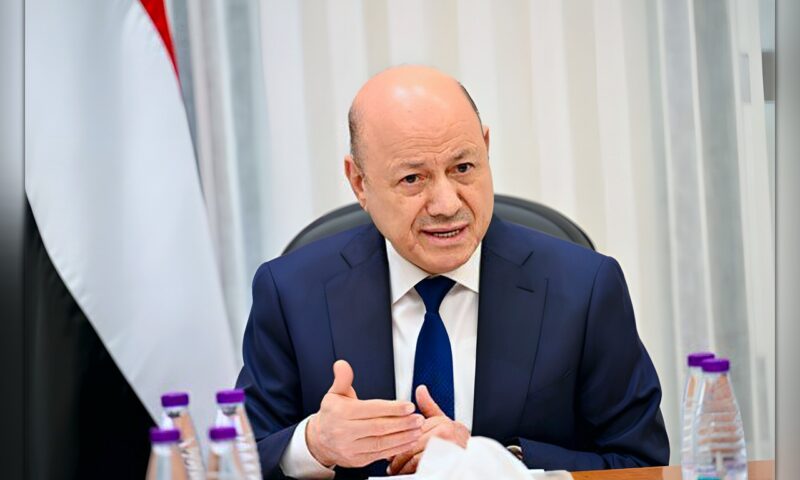 رئيس مجلس القيادة اليمني: عملية فجر اليمن مستمرة حتى إنهاء انقلاب ميليشيا الحوثي