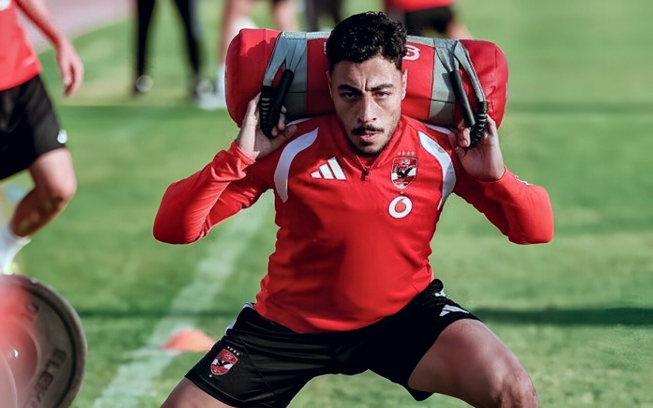 أكرم توفيق يعود لتدريبات الأهلي بعد تعافيه من الإصابة