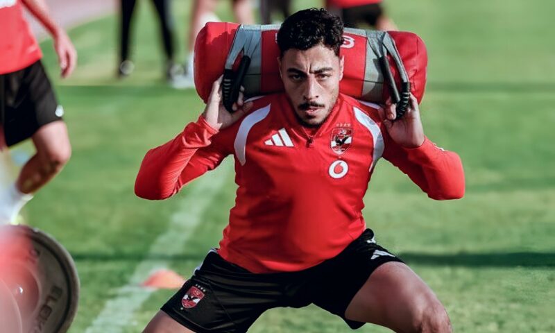 أكرم توفيق يعود لتدريبات الأهلي بعد تعافيه من الإصابة