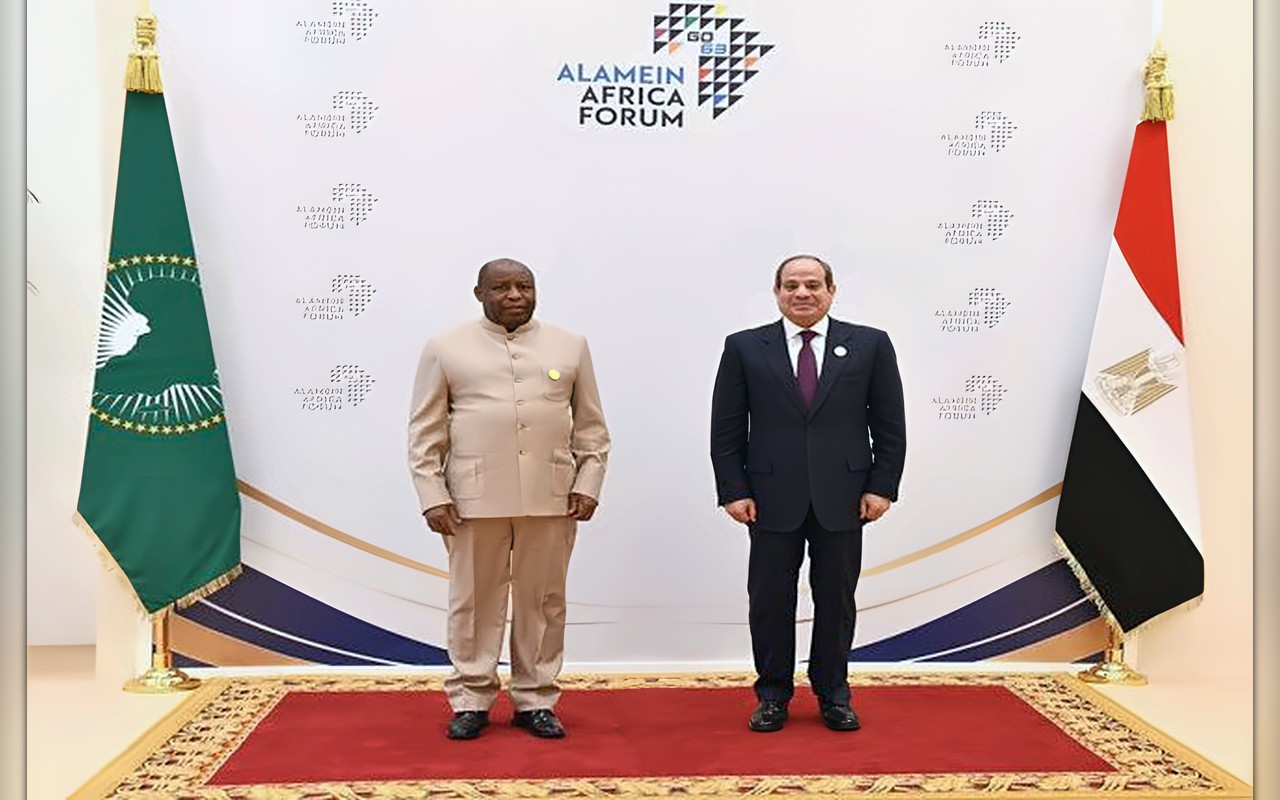 الرئيس السيسي يستقبل رئيس غانا في العلمين ويهنئه برئاسة الاتحاد الأفريقي 2027