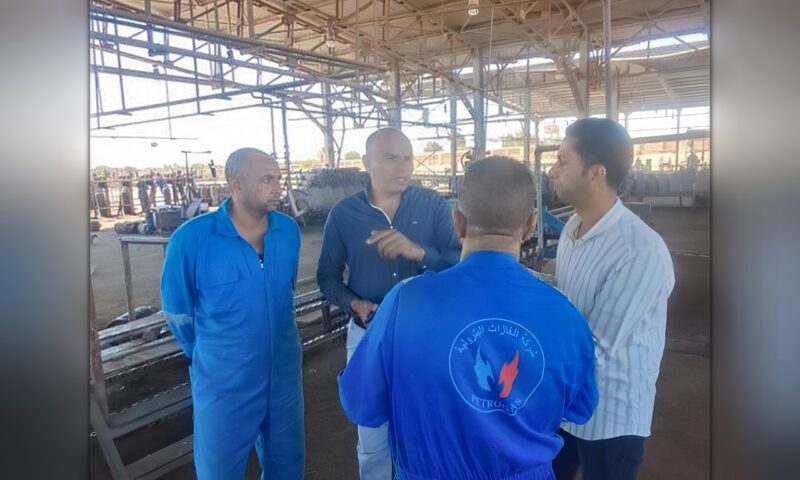 استعداداً للشتاء بالمنيا.. رئيس مركز سمالوط يتفقد محطة تعبئة «بوتجاز شوشة» للاطمئنان على المخزون