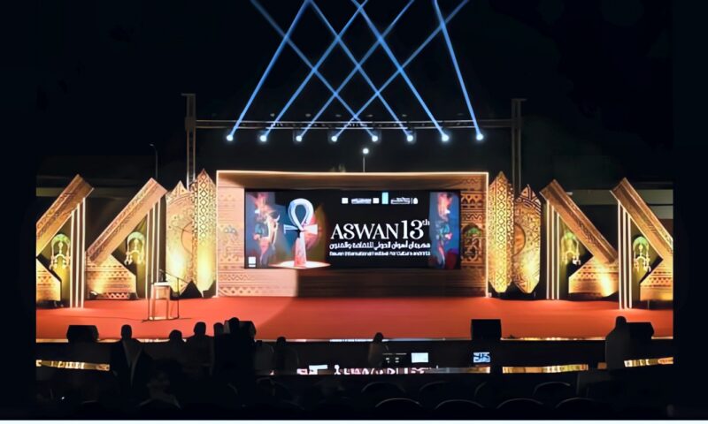 مهرجان أسوان للثقافة والفنون يحتفي ببطولات أكتوبر وتراث المحافظات المصرية