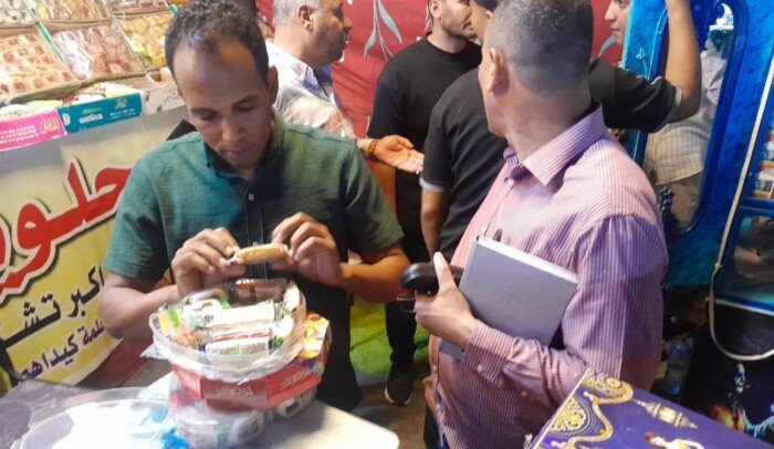 ضبط 22 طن مواد غذائية ولحوم و23 ألف لتر وقود في حملة تموينية بأسيوط