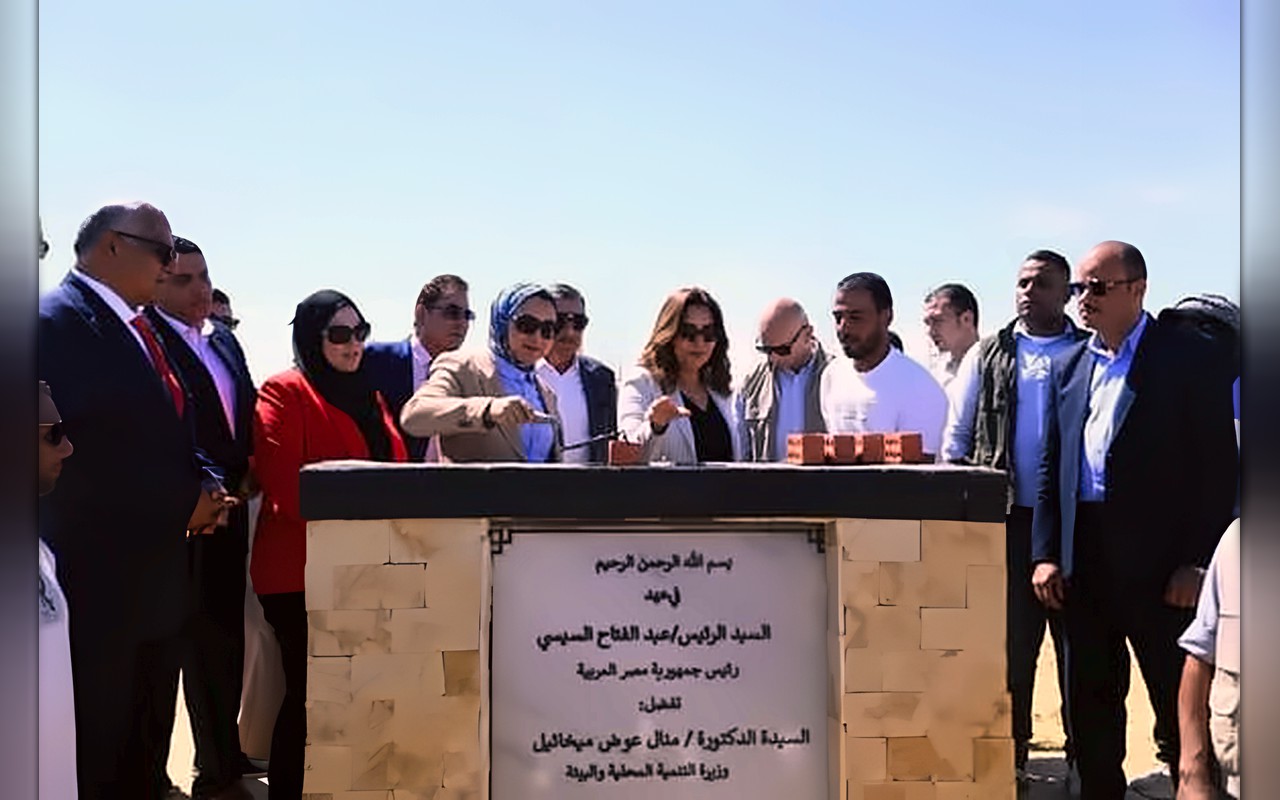 وزيرة التنمية المحلية ومحافظ الوادي الجديد تضعان حجر أساس مجمع صناعات التمور بواحة الشوربجي