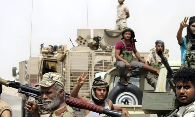 مصادر من المخا: عناصر حوثية انشقت عن قياداتها وفرّت بعد استيلائها على أسلحة خفيفة