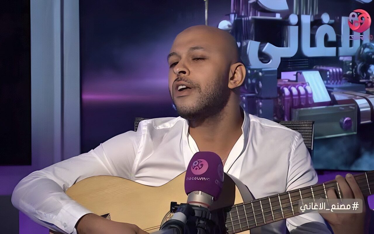 الملحن بلال سرور ينعى والده بكلمات مؤثرة.. ويطلب من الجمهور الدعاء له