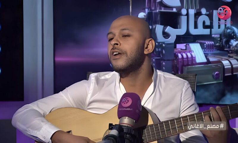 الملحن بلال سرور ينعى والده بكلمات مؤثرة.. ويطلب من الجمهور الدعاء له