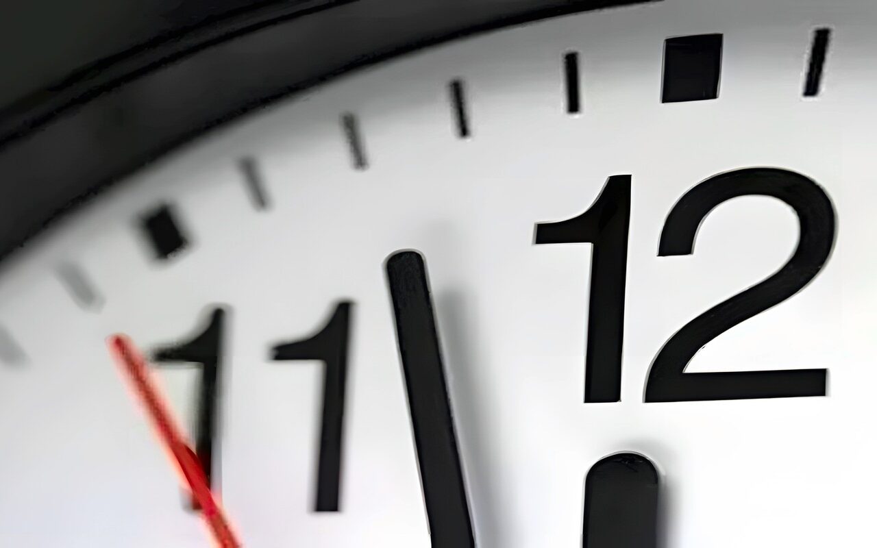 موعد تطبيق التوقيت الشتوي 2026 رسميًا.. متى تتأخر الساعة 60 دقيقة؟