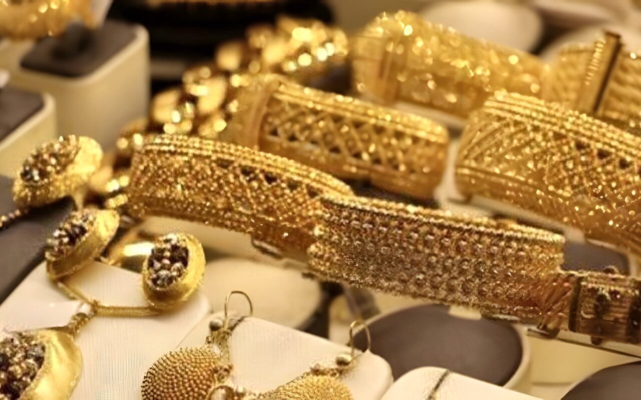 سعر الذهب عيار 21 اليوم.. كم سجل الجرام في محلات الصاغة؟