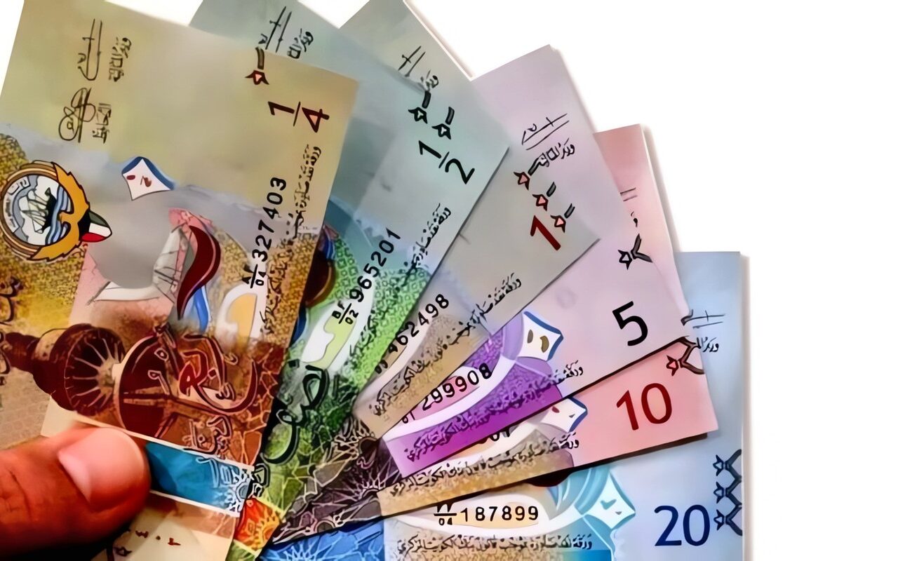سعر الدينار الكويتي اليوم في البنوك.. ارتفاع جديد بختام تعاملات الاثنين 26 أكتوبر