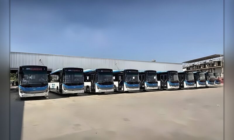 «التنمية المحلية»: تسليم 20 أتوبيس كهربائي لـ«النقل» لدعم منظومة الـ BRT