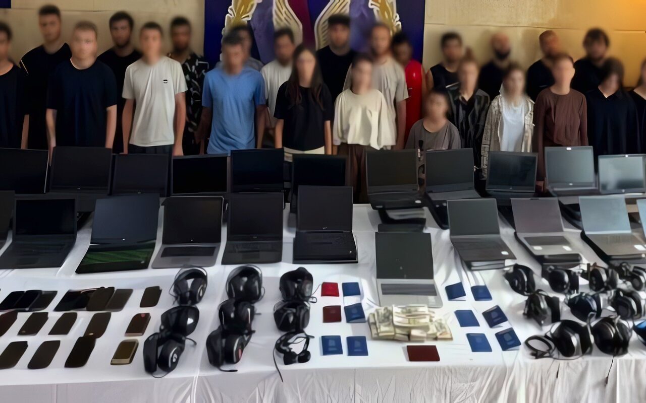 الاستيلاء على أموالهم بالبنوك.. سقوط تشكيل عصابي تخصص بالنصب على الأجانب