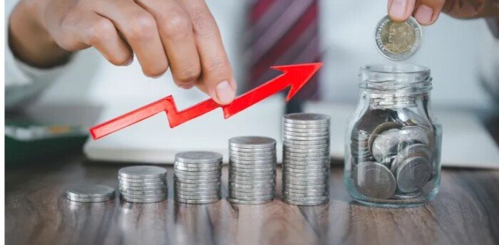 أين تضع أموالك بحكمة في ظل المتغيرات الراهنة؟.. أستاذ اقتصاد يُجيب