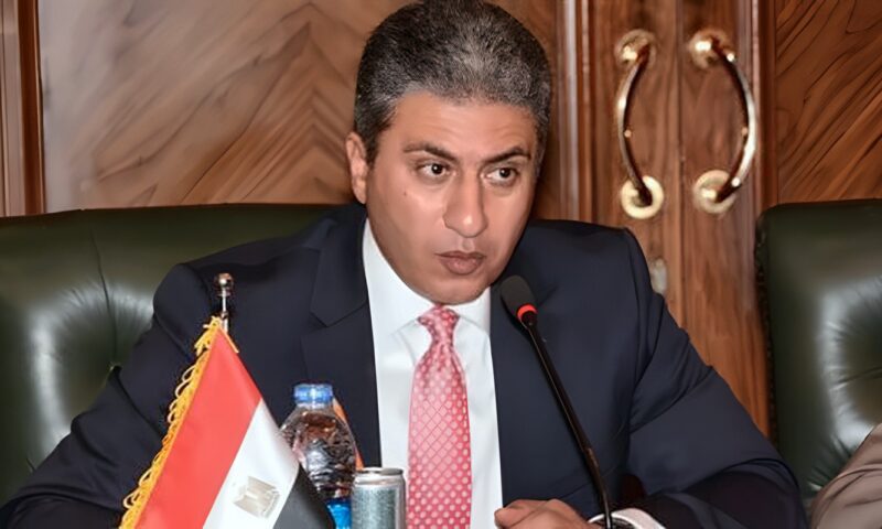 وزير السياحة يتوقع 20 مليار دولار إيرادات القطاع في 2026