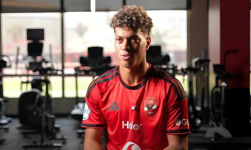 عمرو زكي يفتح النار على إمام عاشور بعد القمة: الزمالك له فضل كبير عليك