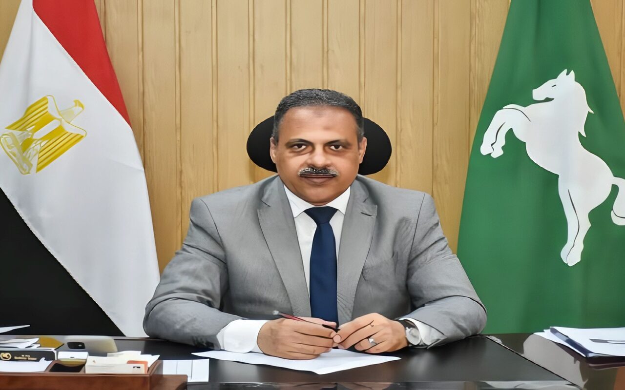 محافظ الشرقية ينعى موظفًا بمجلس مدينة فاقوس توفي أثناء تأدية عمله