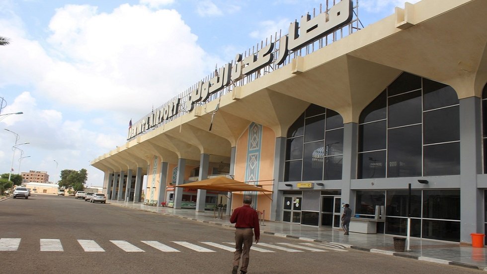وزارة النقل اليمنية تدين قصف ميليشيا الحوثي لمطار عدن للمرة السادسة