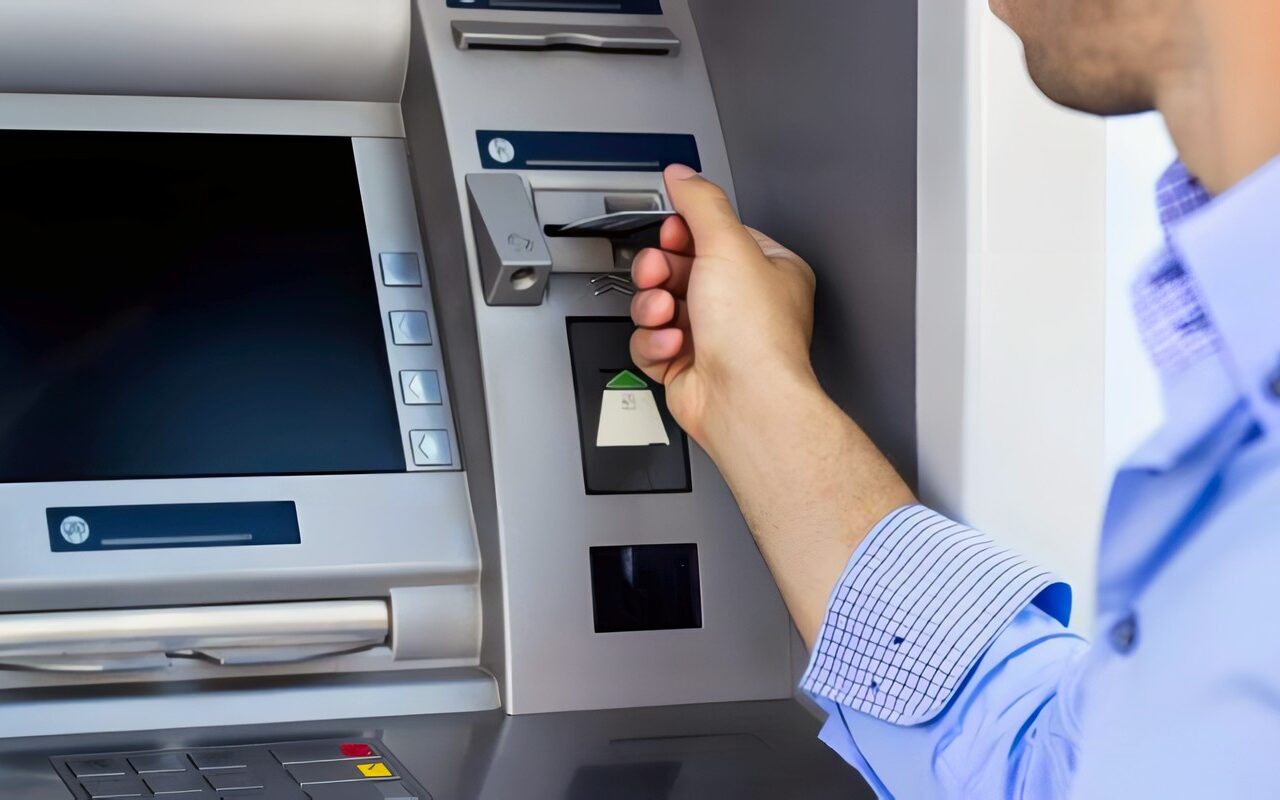 حدود السحب اليومي من البنوك وماكينات الصراف الآلي وإنستاباي