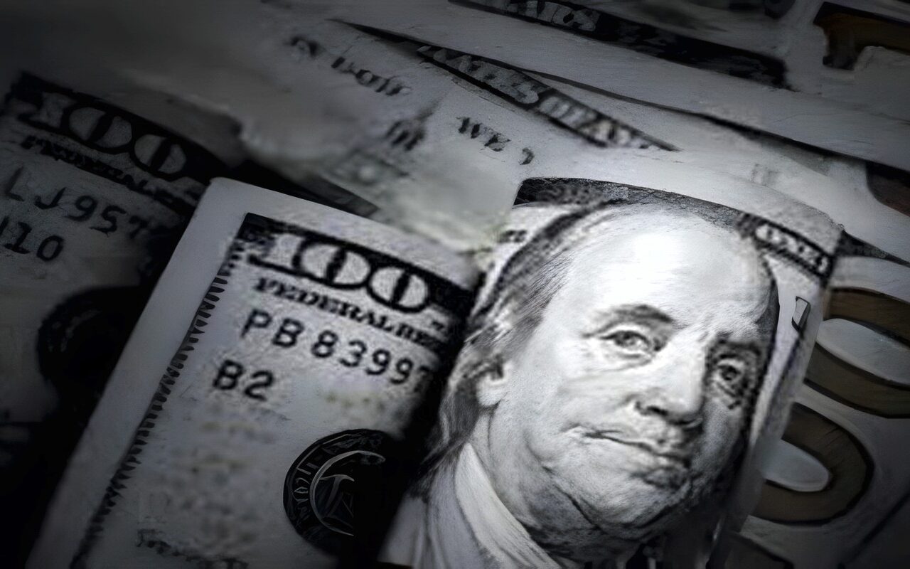 سعر الدولار اليوم.. تفاصيل آخر تحركات العملة الأمريكية بالبنوك