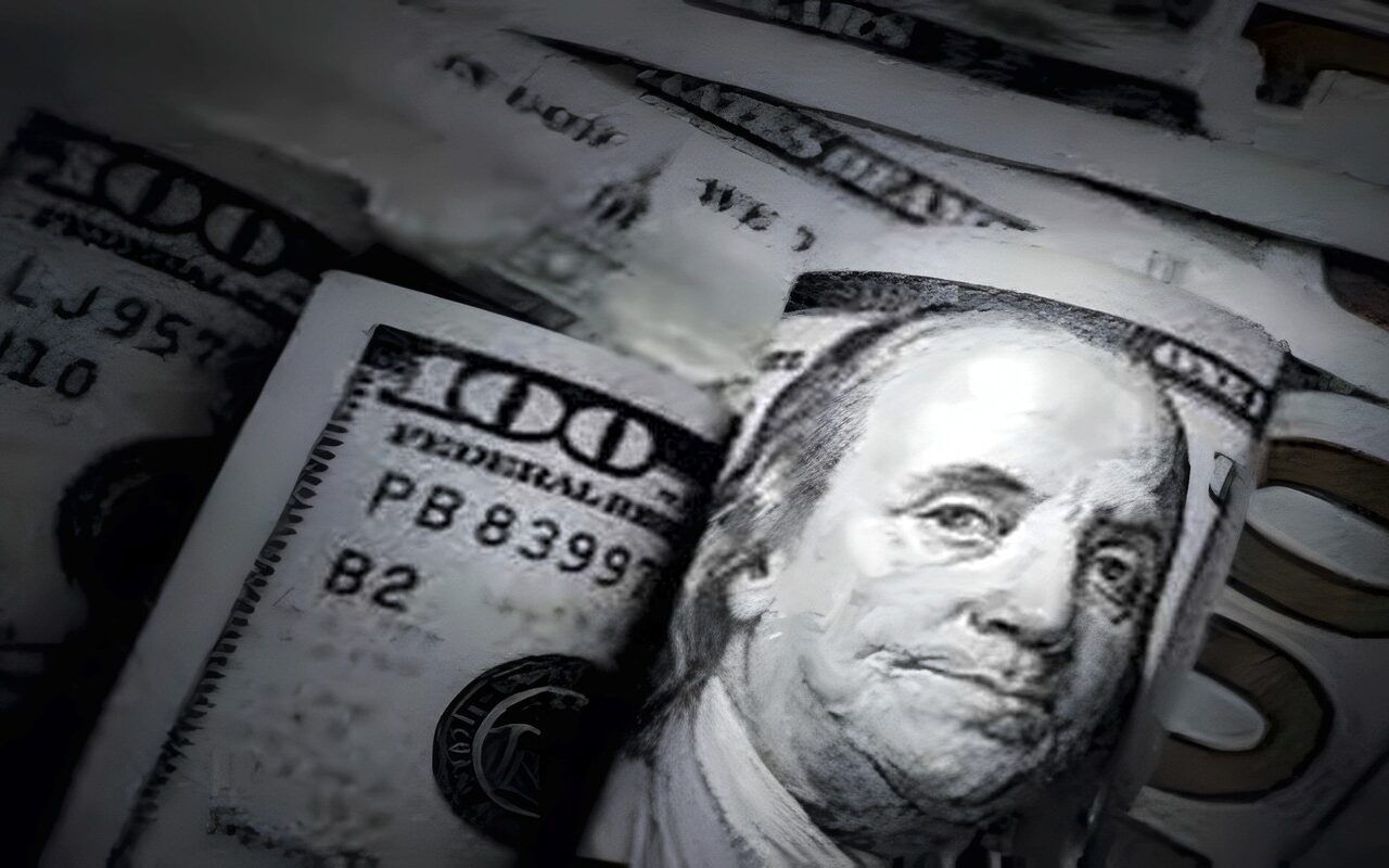 لو ناوي تغير فلوسك.. اعرف سعر الدولار اليوم مقابل الجنيه المصري في البنوك