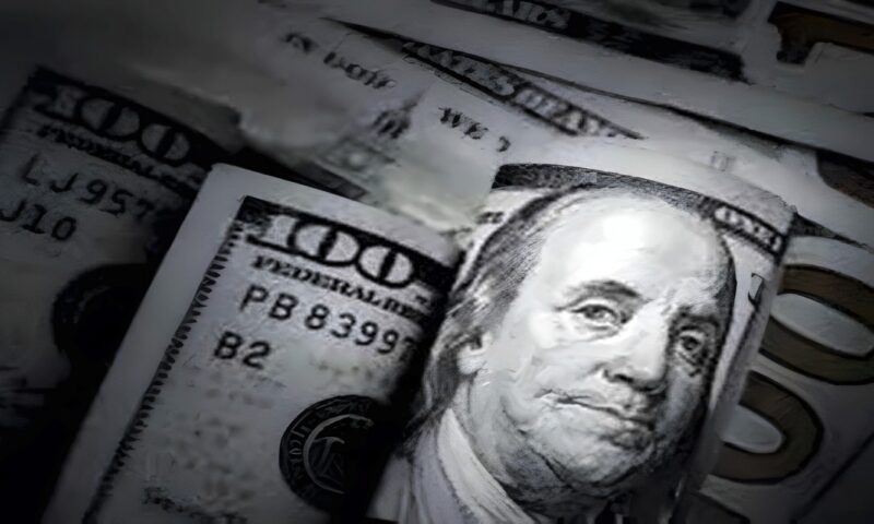 لو ناوي تغير فلوسك.. اعرف سعر الدولار اليوم مقابل الجنيه المصري في البنوك