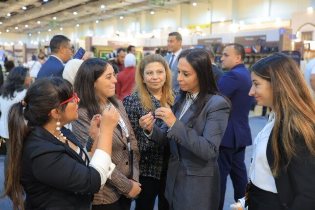 وزيرة التضامن تتفقد جناح صندوق دعم الصناعات الريفية والبيئية بمعرض «تراثنا»