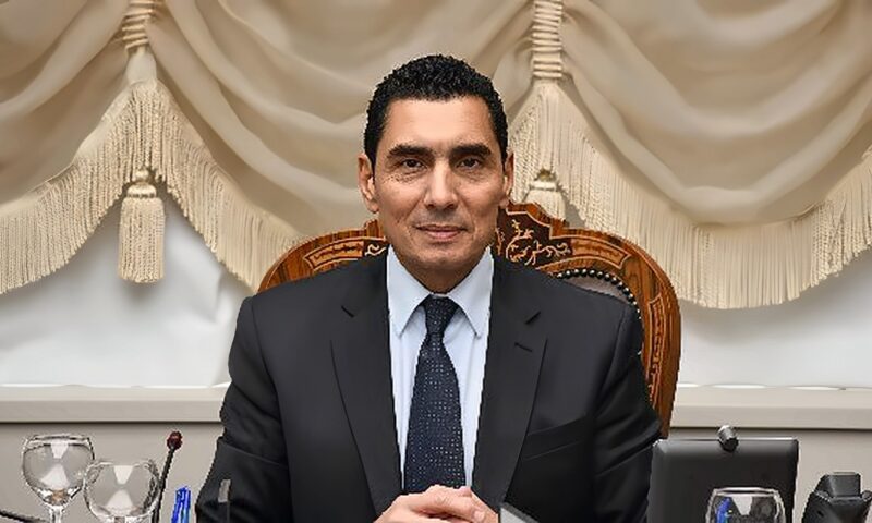 جوهر نبيل يتدخل لاحتواء أزمة حسام حسن وهاني أبوريدة