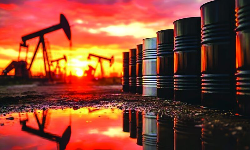 أسعار النفط ترتفع 2% مع تجدد الهجمات في أوكرانيا والشرق الأوسط