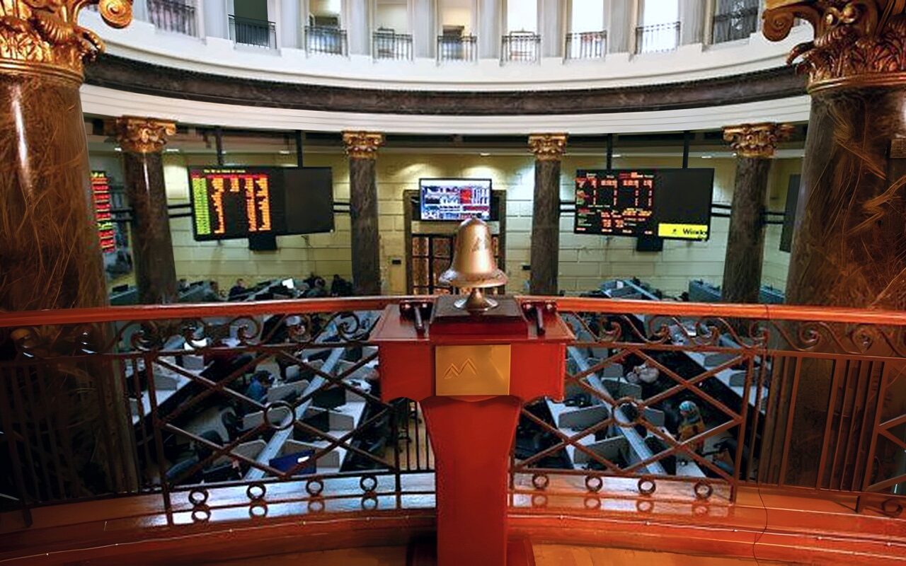 تراجع جماعي لمؤشرات البورصة المصرية في مستهل تعاملات الأسبوع
