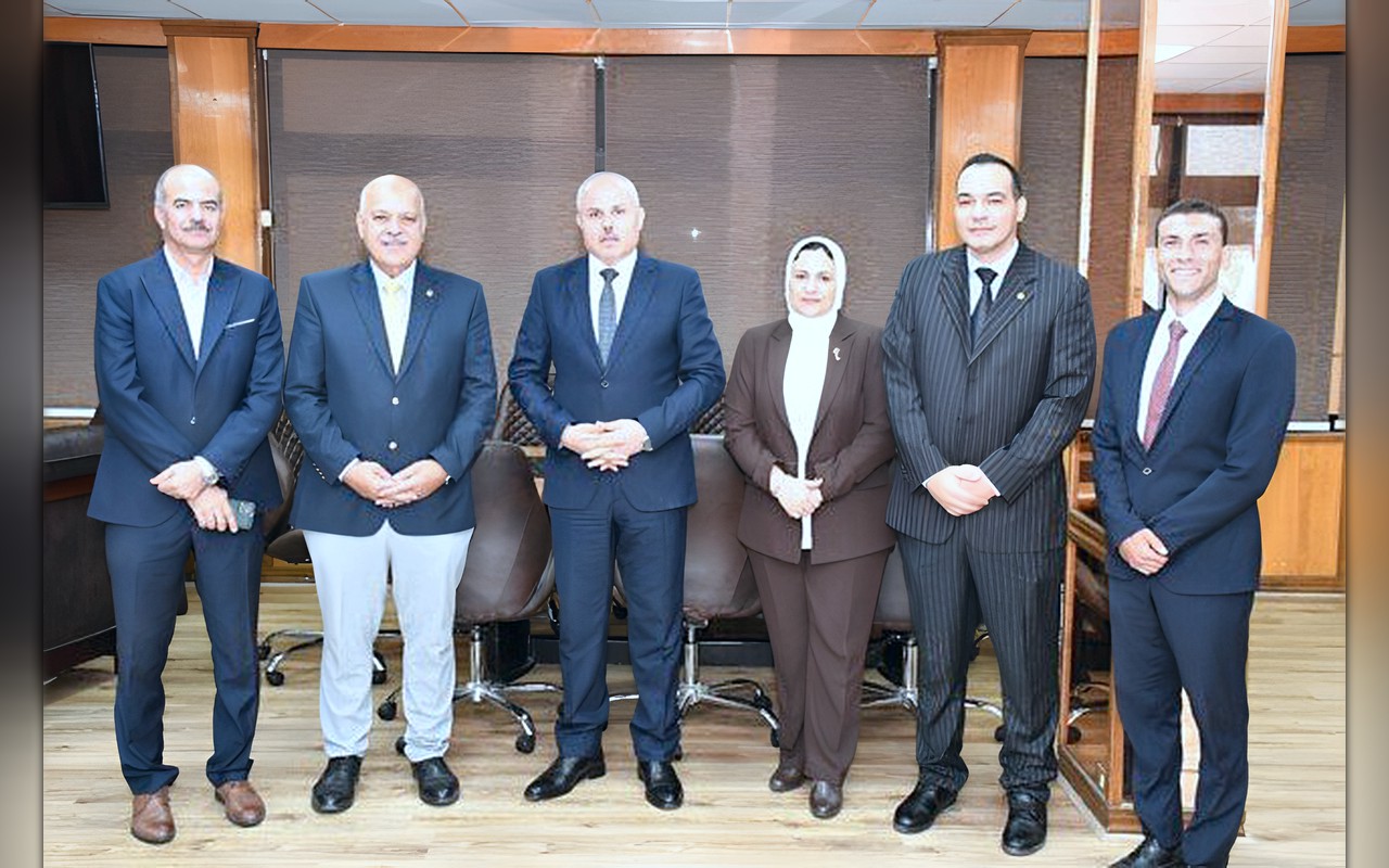 جامعة قناة السويس تبحث مع اتحاد الرماية إطلاق برنامج متخصص وإنشاء ميدان متكامل