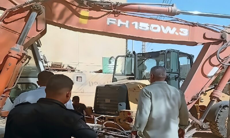 ضبط حفار مخالف بحي جنوب أسوان.. واستكمال أعمال إنارة الطريق الرئيسي بقرى كركر