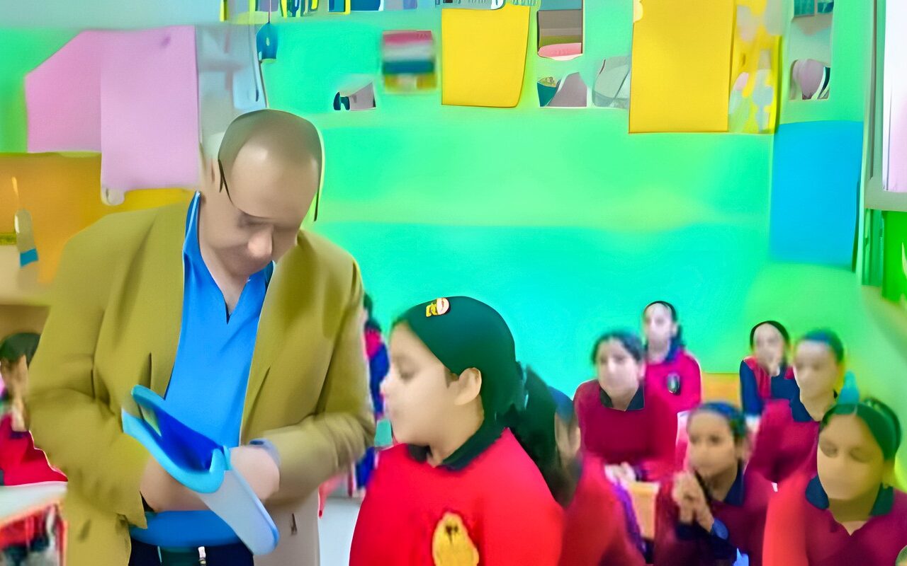 مدير تعليم القليوبية يتفقد مدارس القناطر الخيرية ويوجه بتشديد الانضباط وحماية خصوصية الطلاب