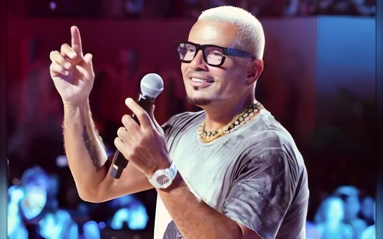 عمرو دياب يستعد لحفل غنائي ضخم في لندن ضمن جولته الأوروبية