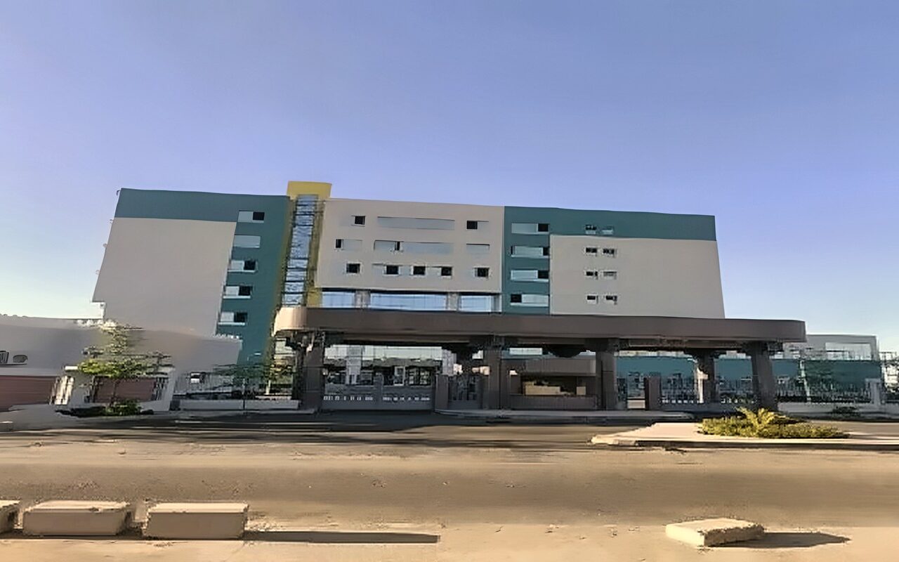 مستشفى قنا الجديد يقترب من التشغيل.. مصطفى بكري: وزير الصحة يؤكد بدء العمل خلال 60 يومًا