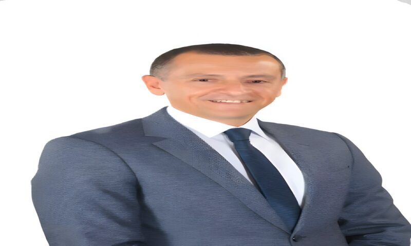 محافظ أسوان يتابع ملفات تقنين الأراضي ويوجه بسرعة الإجراءات
