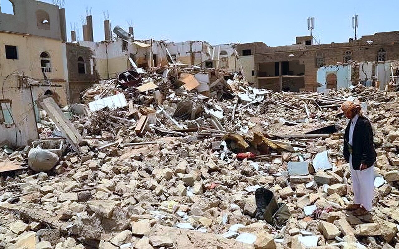 مستشار وزير الإعلام اليمني: الميليشيات الحوثية تخفي الأسلحة والصواريخ داخل المنشآت المدنية