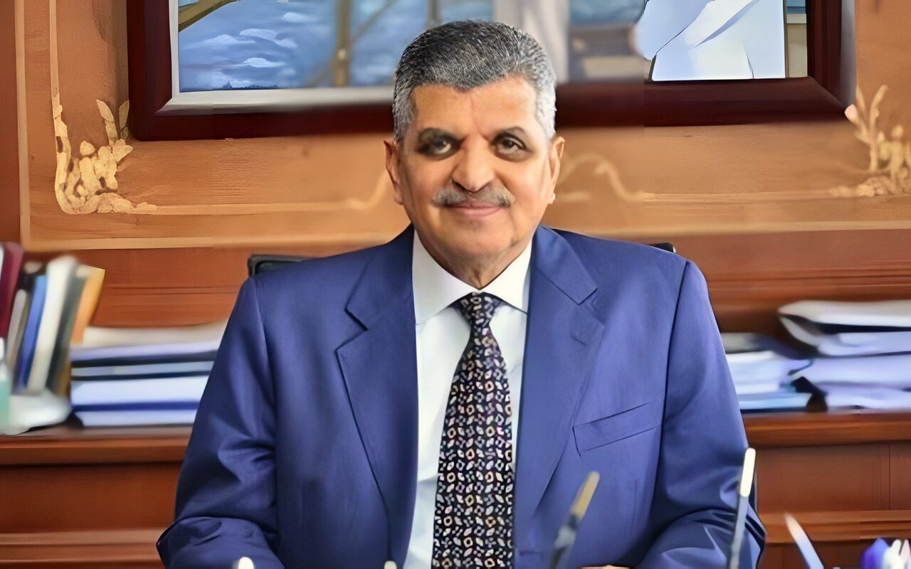 أسامة ربيع: نستهدف 6.2 مليار دولار إيرادات بقناة السويس العام الحالي