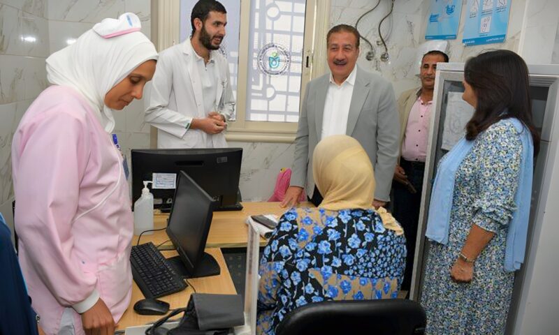 10 آلاف جنيه.. محافظ بورسعيد يكافئ طاقم تمريض ببورسعيد تقديرا لأدائهم المتميز