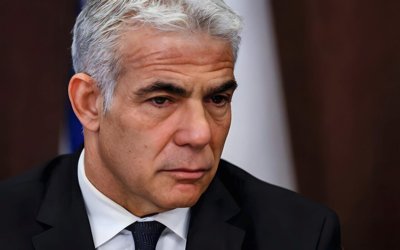 لابيد: نتنياهو يحاول إشعال الجبهة قبل الانتخابات ولن يساعده ذلك انتخابيا