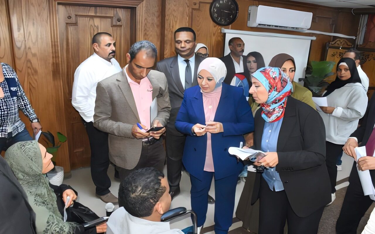 ​استجابة لمطالب المواطنين.. الإسكندرية توفر 6 فرص عمل وعلاجاً على نفقة الدولة باللقاء الجماهيري