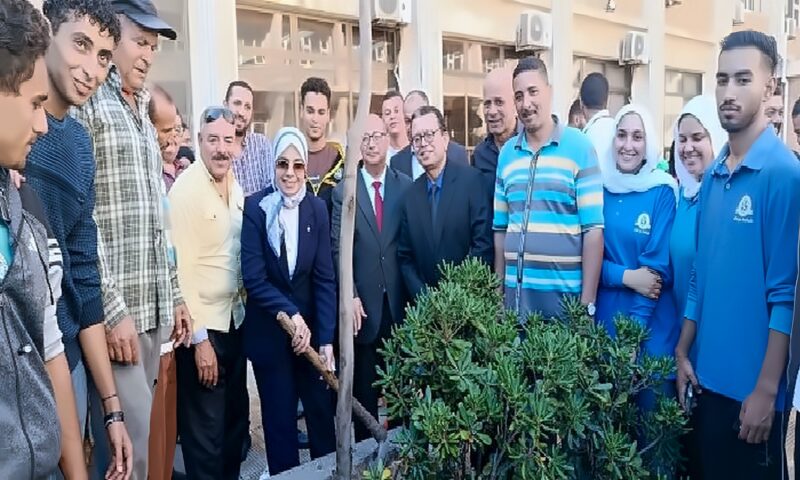 تزامنا بذكري أكتوبر.. جامعة الإسكندرية تطلق حملة لزراعة الأشجار ضمن مبادرة «100 مليون شجرة»