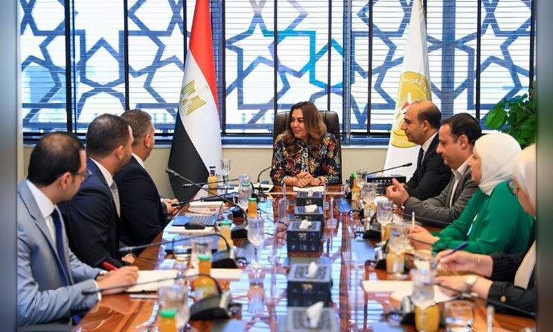 «التنمية المحلية» تبحث الإجراءات التنظيمية لمنظومة المسؤولية الممتدة للمنتج