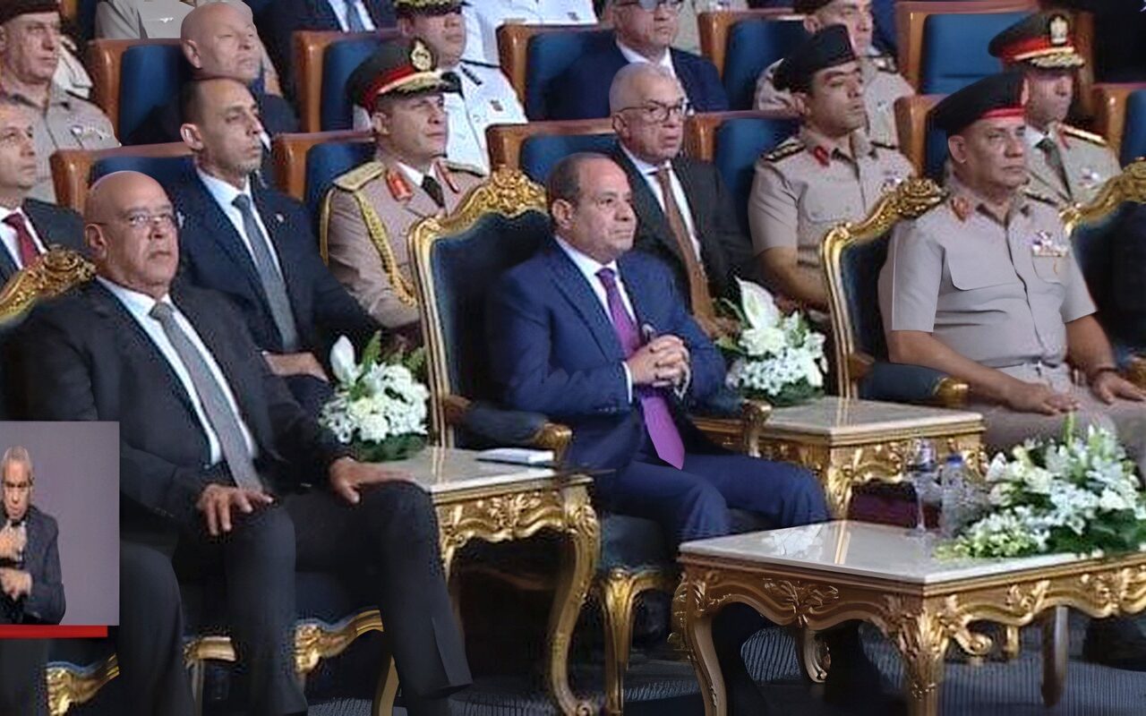 الرئيس السيسي: هناك محاولات مستمرة تستهدف النيل من الوعي الوطني وتحطيم الذاكرة الجمعية
