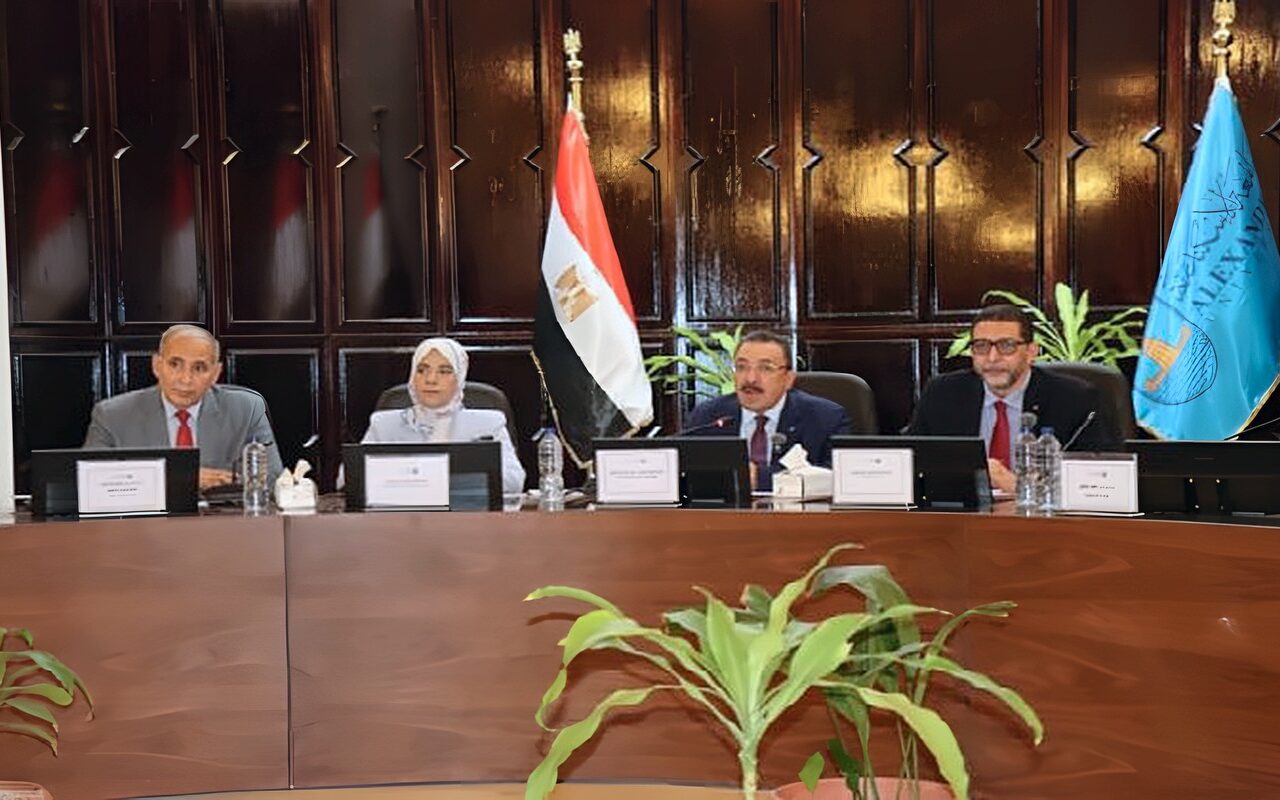 جامعة الإسكندرية تناقش أولويات البرنامج الاقتصادي بمشاركة خبراء وممثلي الوزارات والجهات المعنية